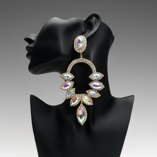 Elegant earrings on a black mannequin bust with a gradient background