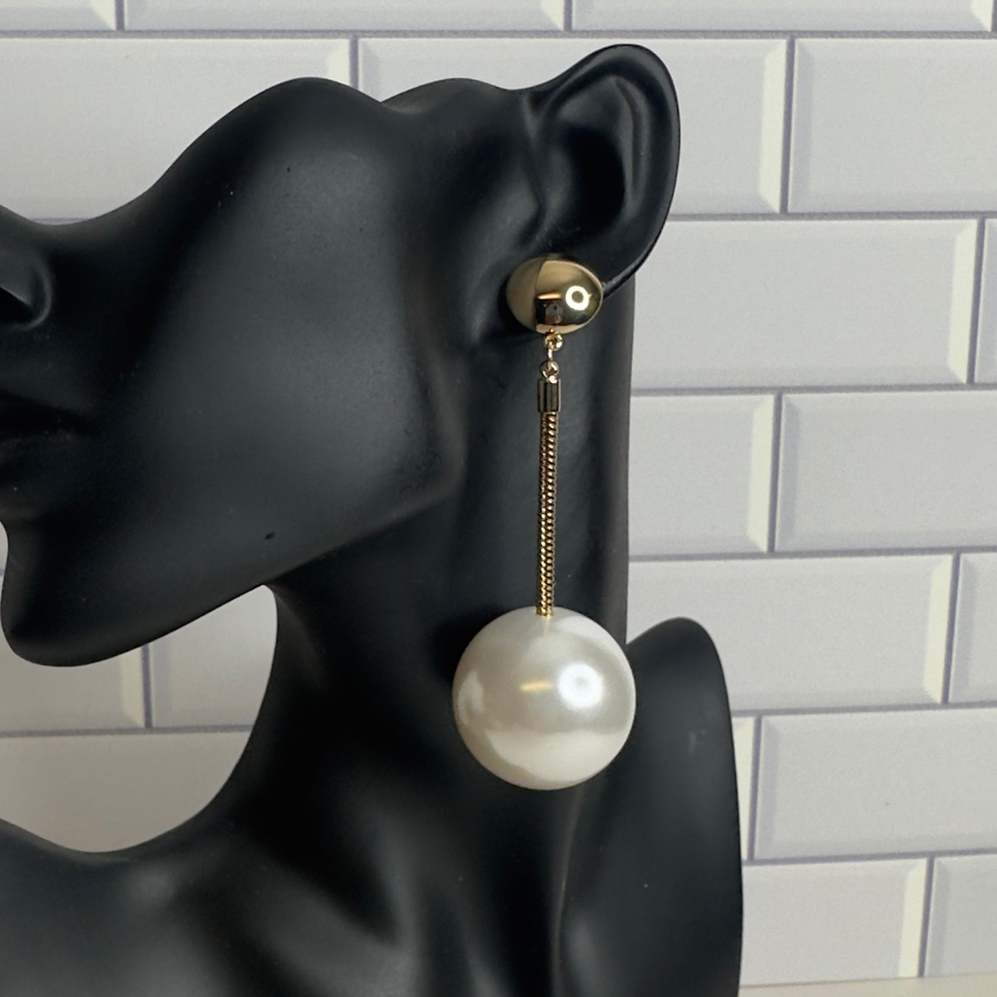 Noire’ Pearl Drop Earrings